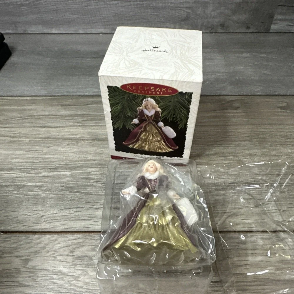 Hallmark 1996 Holiday Barbie Keepsake Ornament‎ Burgundy Gold Collector Series